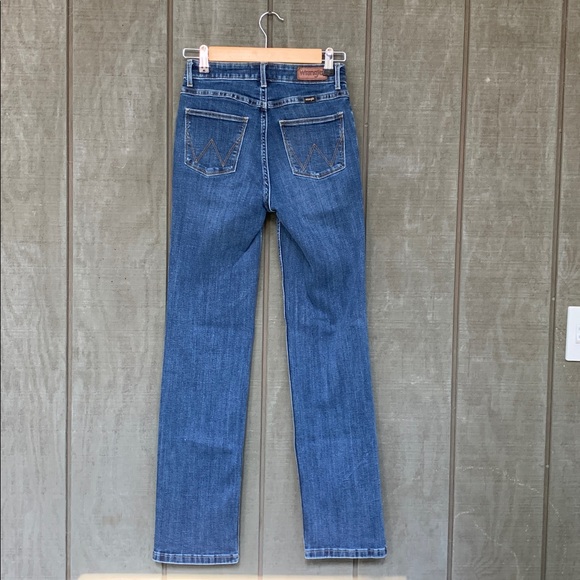 Wrangler High Rise True Straight - Picture 2 of 6